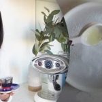 Dievča ukázalo, ako odstrániť škrabance na tanieroch: jej video sa