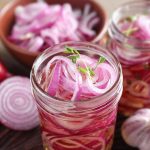 Nakladanú cibuľu pripravujem len týmto spôsobom: je chrumkavá a veľmi