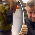 Nepotrebujete ani nôž: šéfkuchár ukazuje trik na otvorenie pohára s